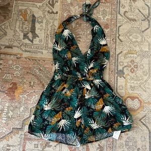 Cupshe halter romper size medium